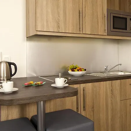 Residhome Paris Les Moulineaux Aparthotel 4*