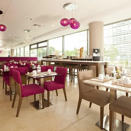 Residhome Paris Les Moulineaux Aparthotel 4*