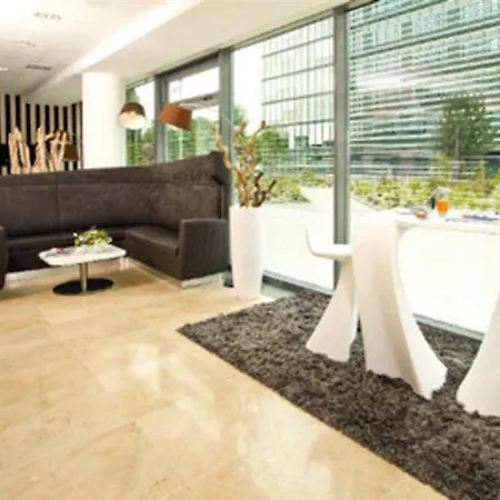 Aparthotel Residhome Paris Les Moulineaux 4*