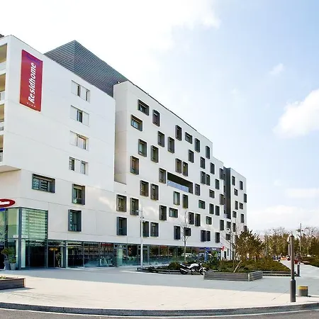 Residhome Paris Les Moulineaux Aparthotel 4*