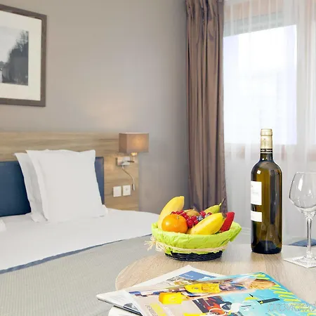 Residhome Paris Les Moulineaux Aparthotel 4*