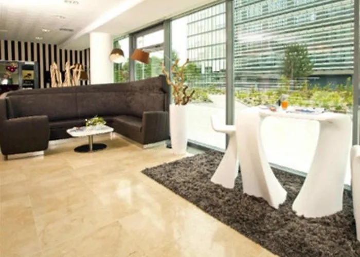 아파트호텔 레지드홈 파리 이씨 레물리노 4*